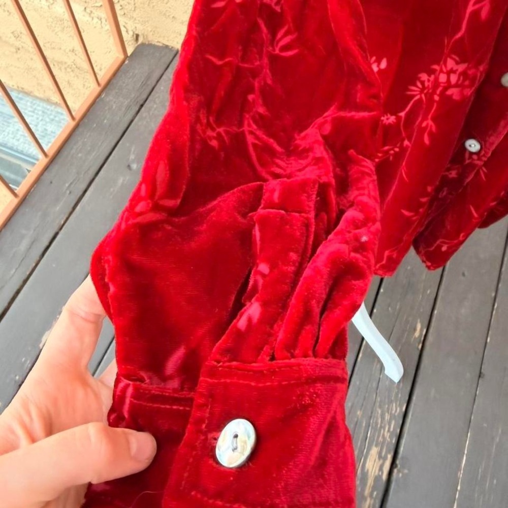Velvet Jaclyn Smith long sleeve button down - Picture 3 of 6